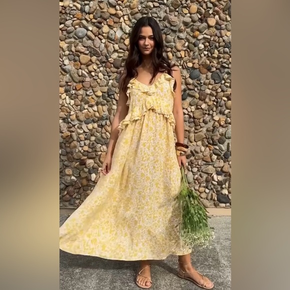 Old Navy Dresses & Skirts - Old Navy Women’s Ruffled Satin Golden Floral Sleeveless Maxi Dress size XL